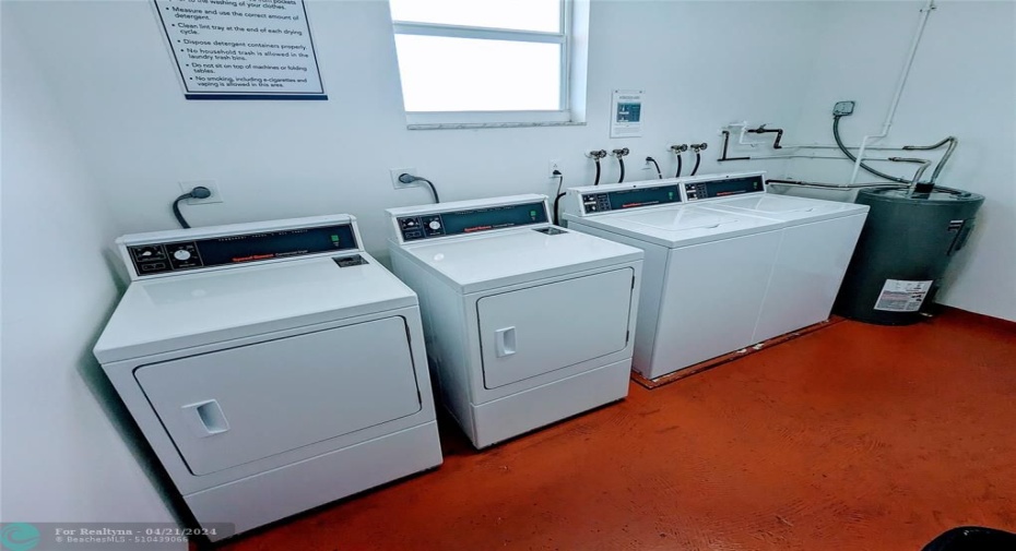 2 WASHERS/2 DRYERS