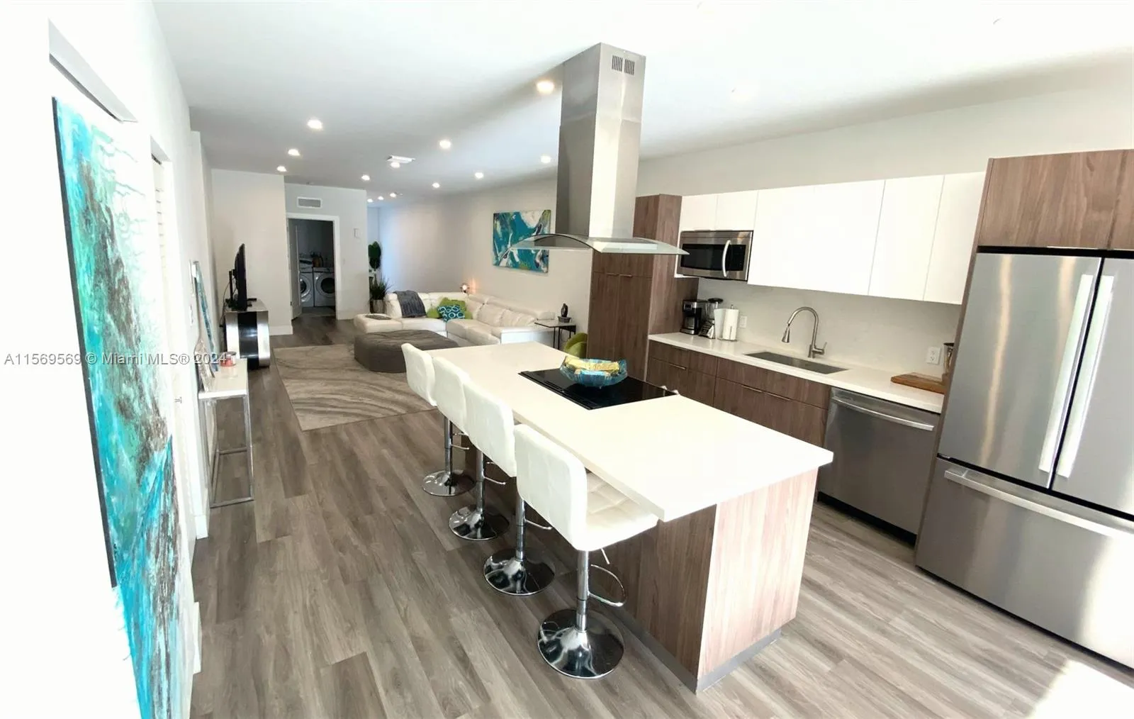 Gourmet Kitchen with large kitchen island, stainless steel appliances
