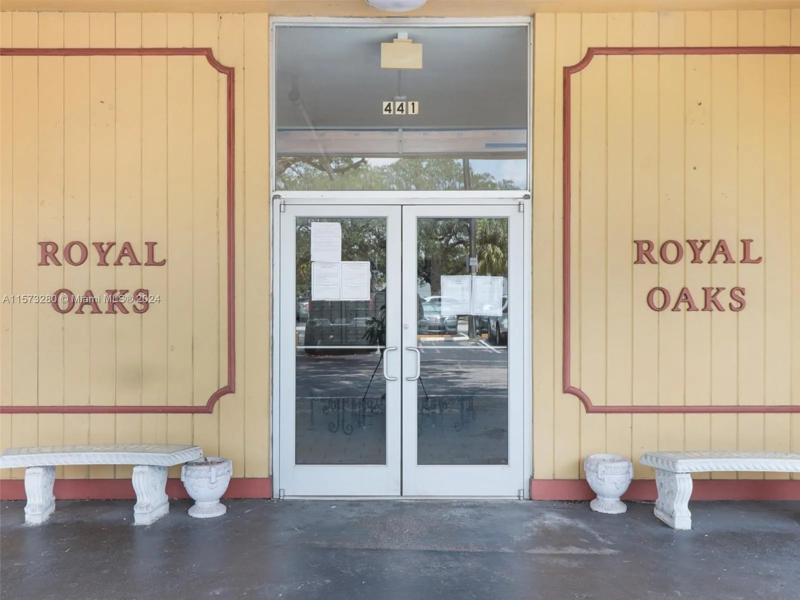 The Royal Oaks Condos