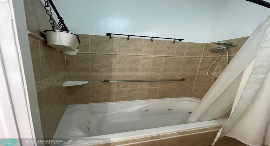 Shower and tub combo with jets