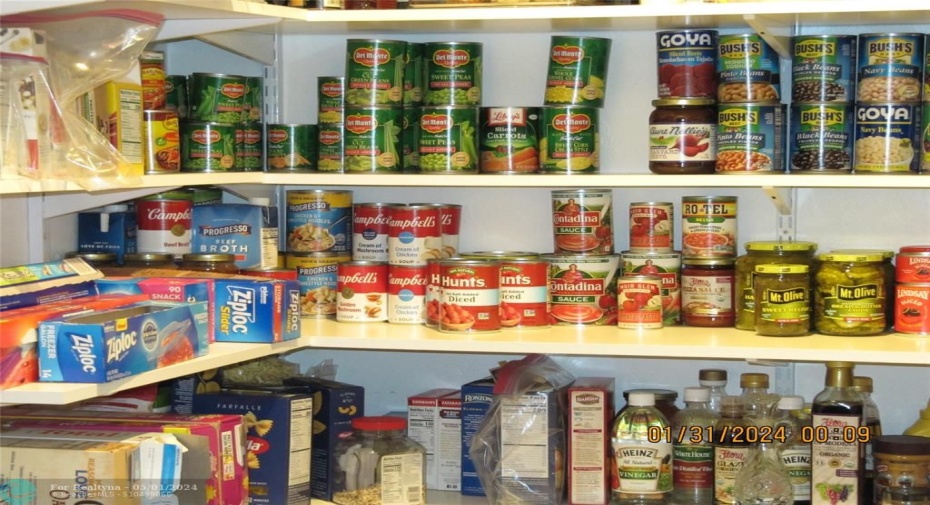 Large shelve capacity for your canned foods