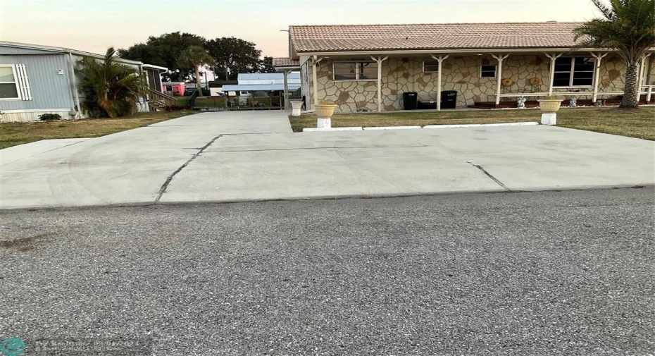 Long driveway with additional guest parking