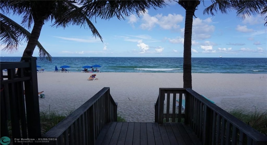 Fort Lauderdale beach / Atlantic Ocean.
