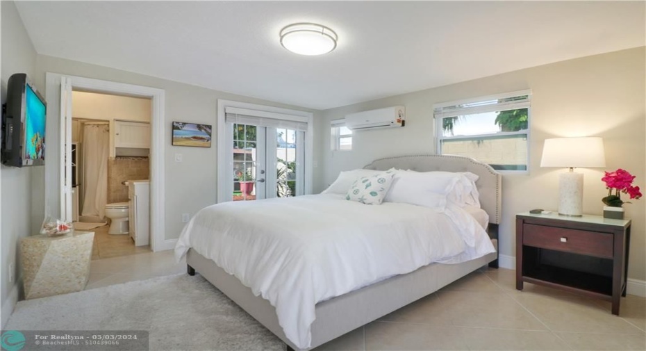 Bedroom 4 features a Queen Bed, Closet, Smart TV, and En suite