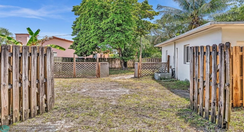 Park Your Big Toys! Large Gates open to the Side Yard next to Garage