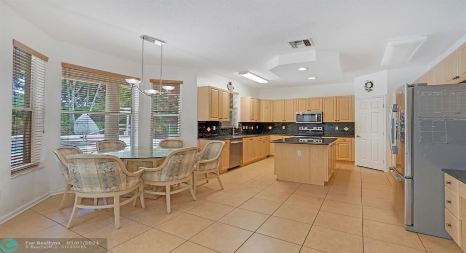 SPACIOUS KITCHEN OVER LOOKING THE POOL