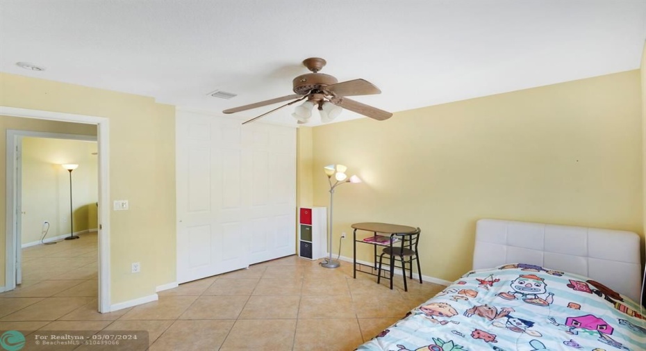 1ST GUEST BEDROOM UPSTAIRS