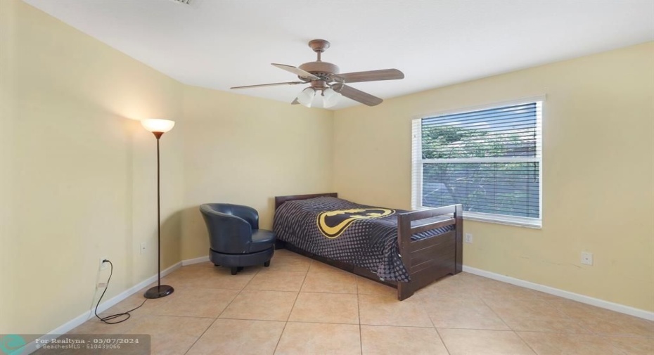 2ND GUEST BEDROOM UPSTAIRS