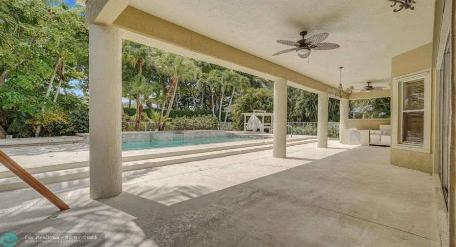 LARGE COVERED PATIO