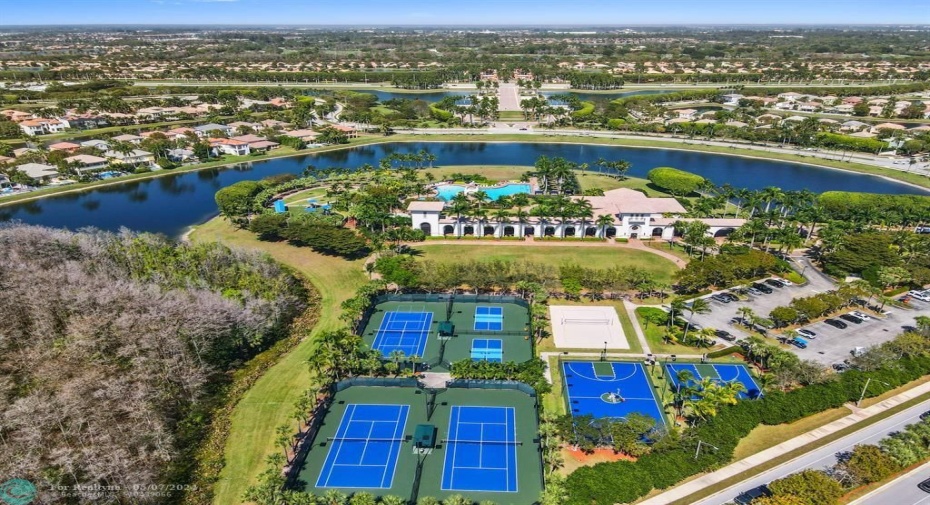 RESORT STYLE AMENITIES