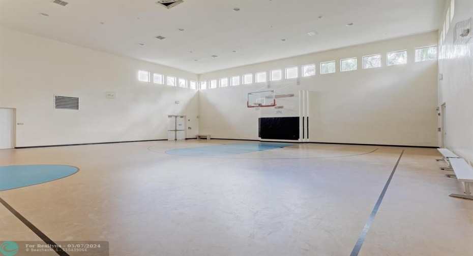 INDOOR BASKETBALL