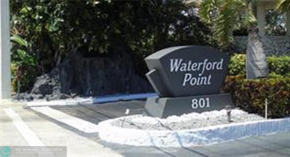 The entrance to Waterford Point!