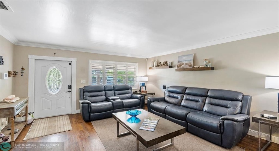 Over 1350sqft of living square footage makes this unit feel spacious and bright!