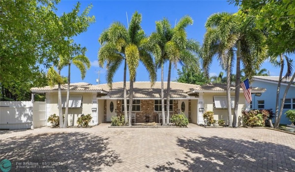 Investor's Dream Duplex in desirable Lighthouse Point!