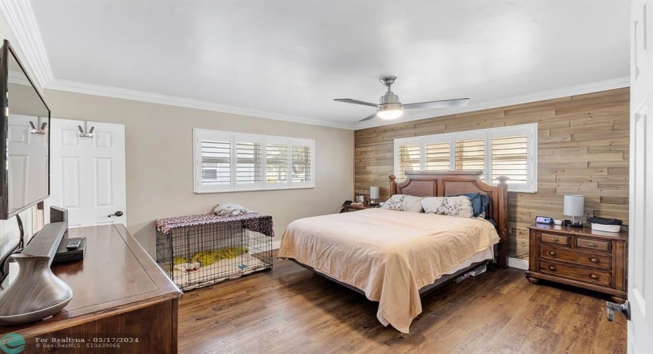 Large primary bedroom with walk-in closet and tons of natural light!