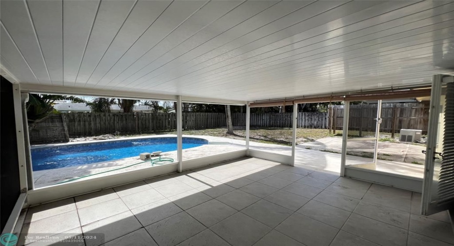 Enclosed Screened Patio/Lanai