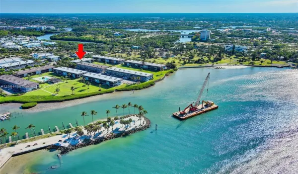 Jupiter Inlet condo complex is just west of Dubuios Park located on the Jupiter Inlet