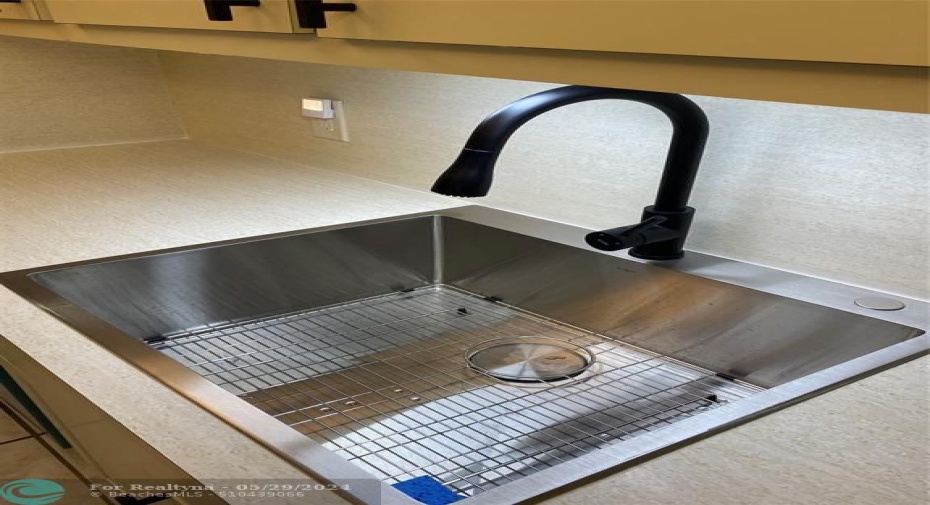 New deep Kraus SS Kitchen sink and faucet