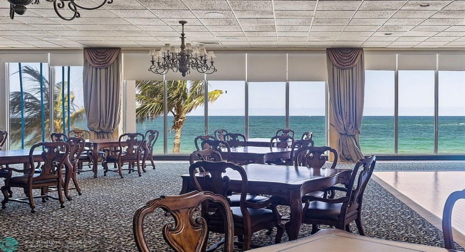 Clubroom overlooking the Ocean