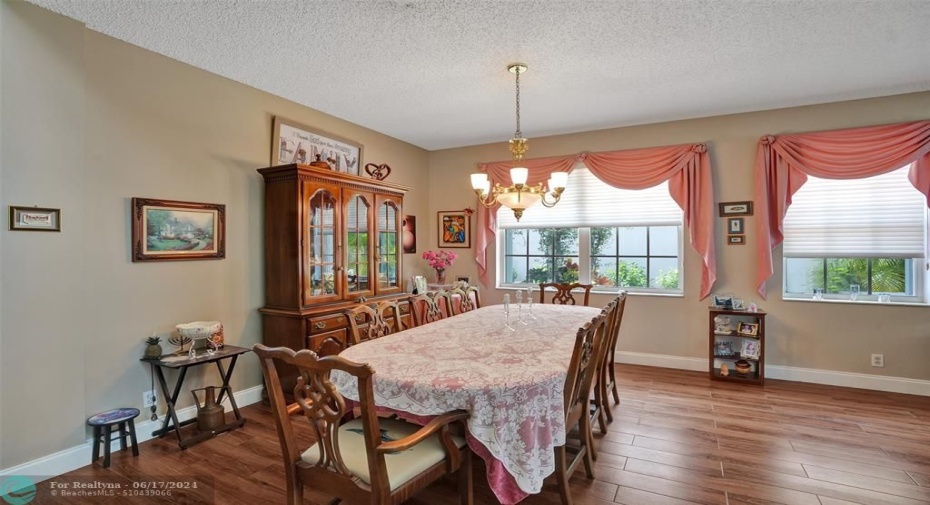 *PLENTY OF NATURAL LIGHT IN THIS HOME MAKES ROOMS FEEL BRIGHT, INVITING & SPACIOUS*