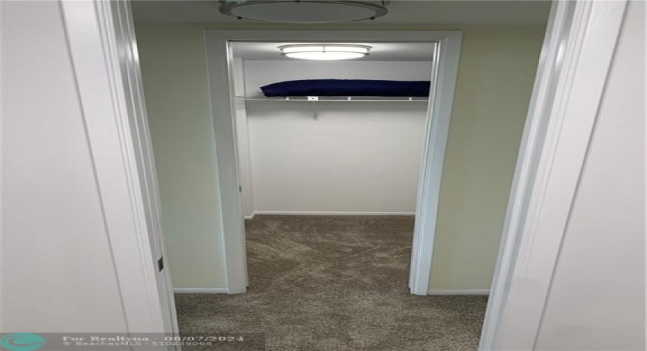 2 walk in closets in main bedroom