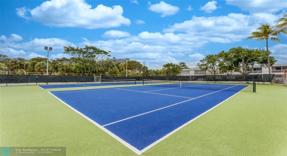 6 Tennis/Pickleball courts