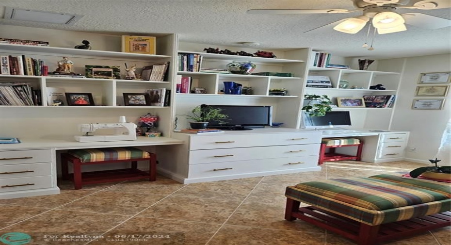 Built-in Wall Unit Bedroom Opt. Den