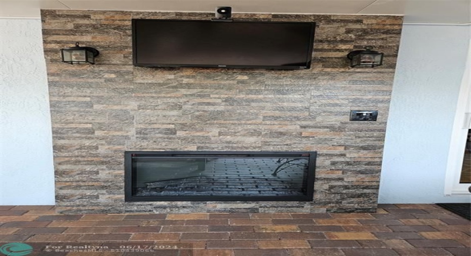 Paved Flooring, Built-in Elec. Fireplace