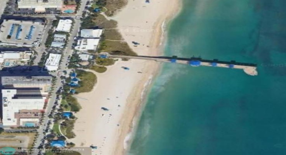30 to 35 minute drive to Lauderdale by the Sea, Pompano Beach or Deerfield Beach. Only a 25 to 30 minute drive to Fort Lauderdale airport and a 35-40 minute drive to PortEverglades