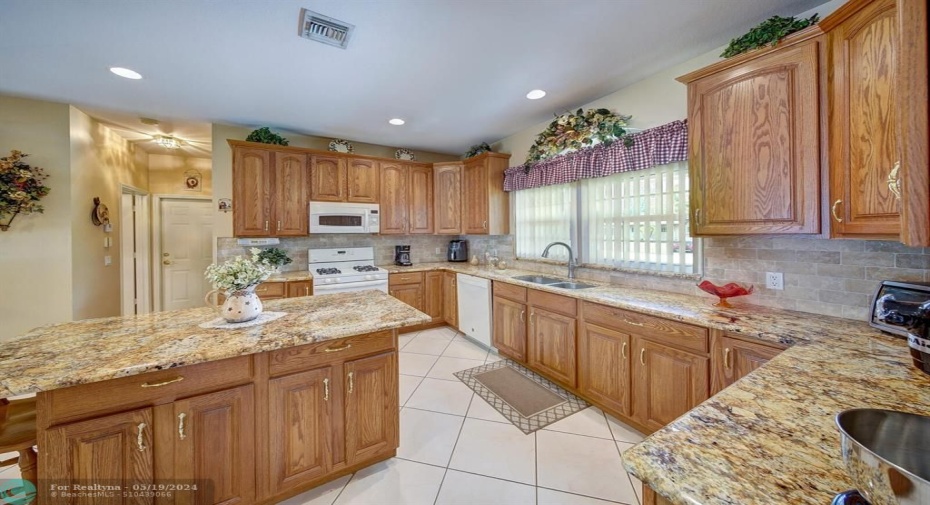 Great kitchen with over 40 cabinets, granite counter tops and no popcorn ceilings!