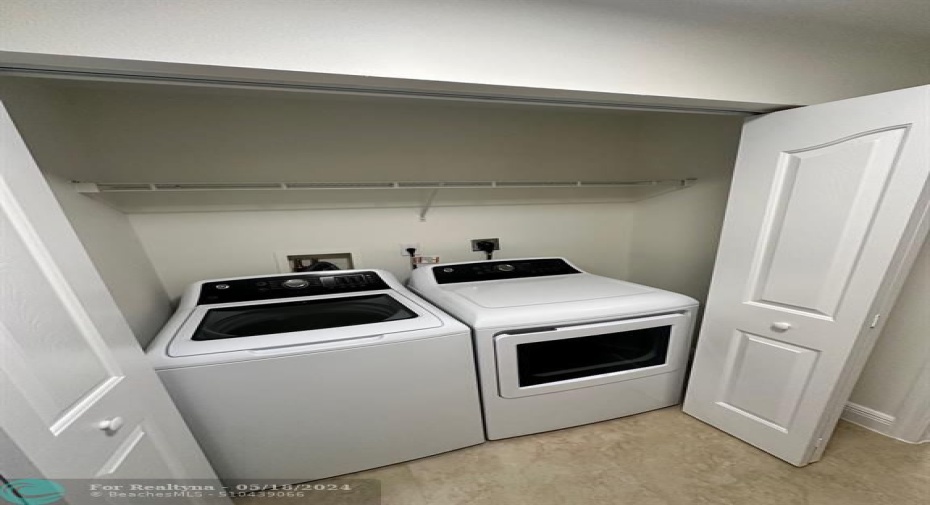 WASHER DRYER CLOSET