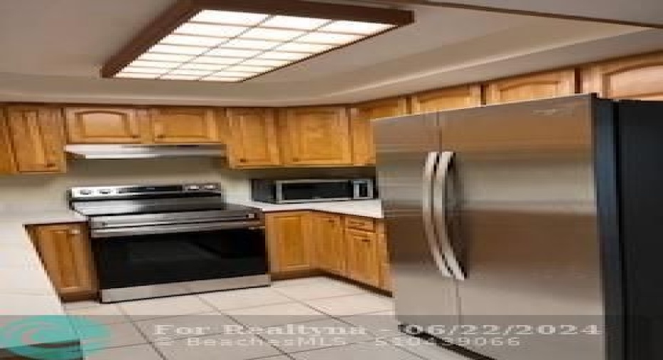 RECESSED CEILING, ALL STAINLESS STEEL APPLIANCES AND QUARTZ COUNTERTOP