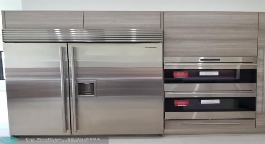 Appliances Subzero and Wolf double ovens