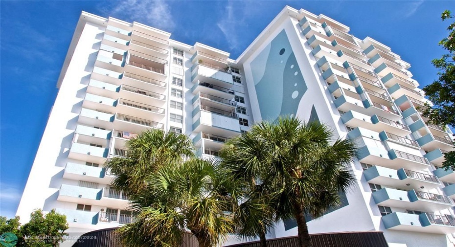 Every condo unit at Americas On The Park enjoys a large balcony....BUT ONLY the '01 stack enjoys TWO large balconies.
