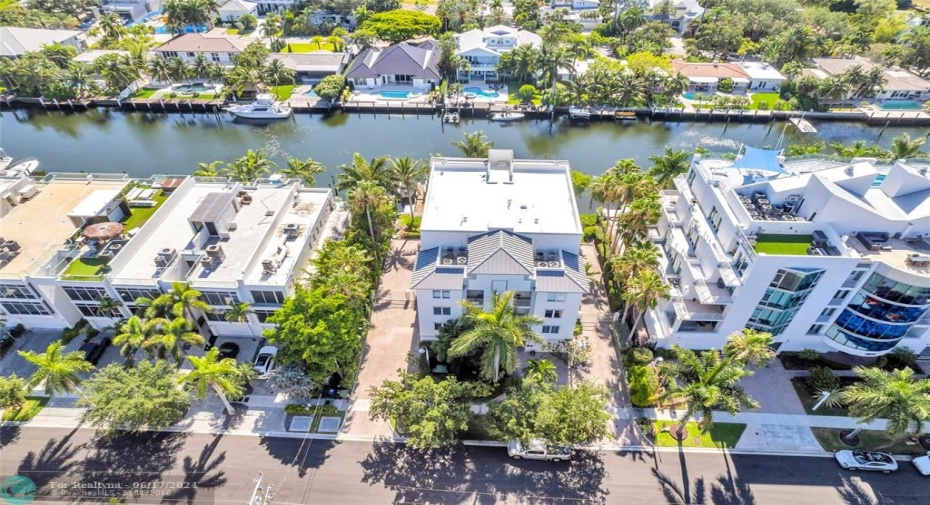 Beautifully updated condo located on the water in the Las Olas downtown area