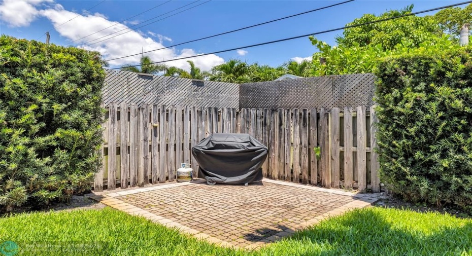 Enjoy a nice bbq in your private backyard!