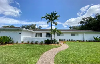 Beautiful 5 bedroom totally remodeled pool home in The Killian, Continental area.