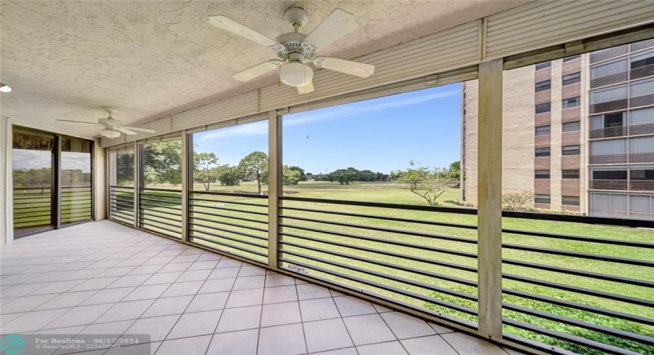 Huge Screened Balcony & Gorgeous View