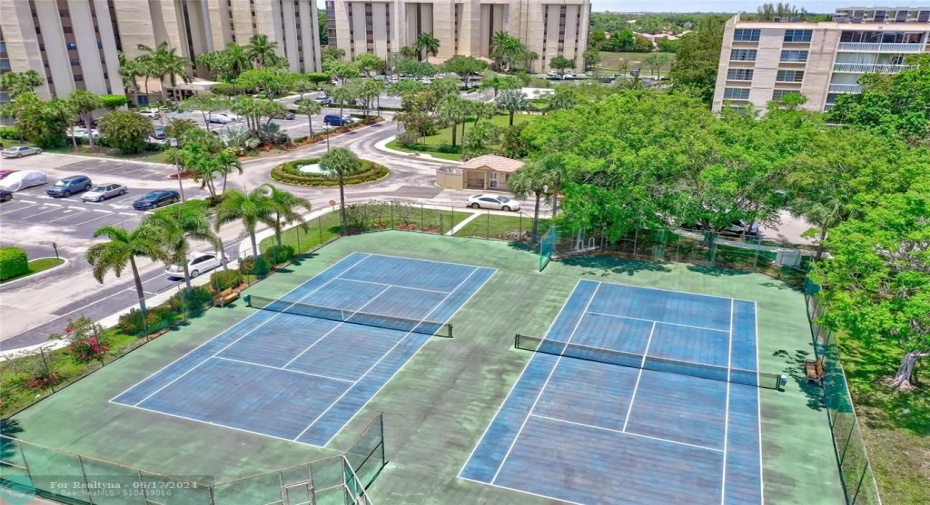 Environ Towers I Tennis Courts