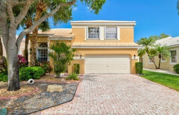 Welcome home to this 4/2.5 POOL/WATERFRONT beauty!