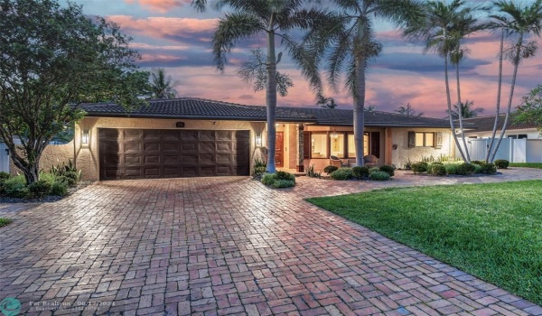 Gorgeous 4 Bedroom / 4 Bath / 2 Car Garage home in Desirable Lighthouse Point