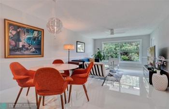 Living/Dining area with high-gloss porcelain tiles