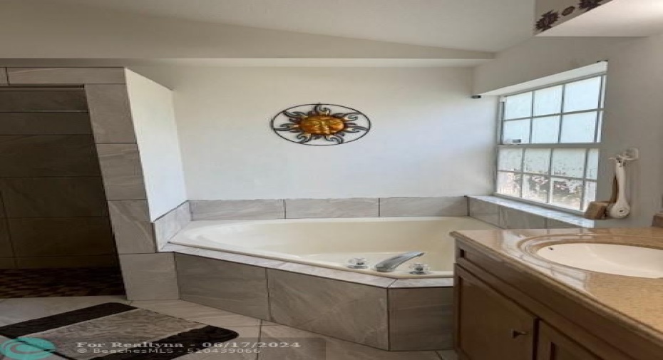 Primary bath with separate tub