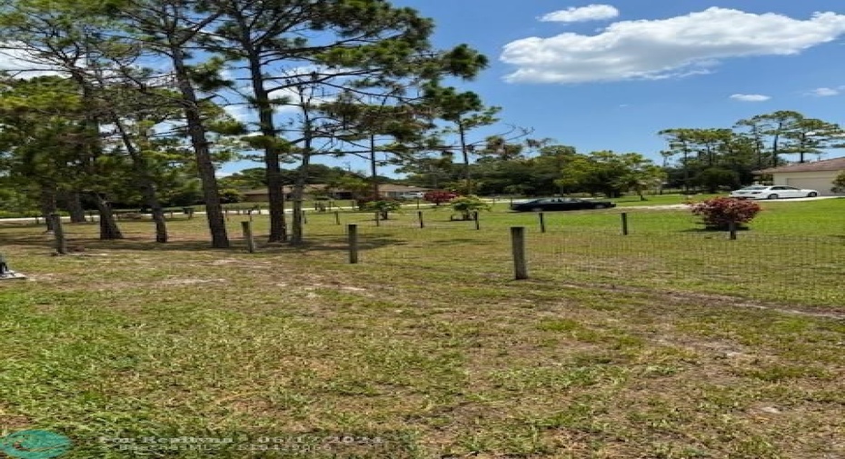 Separate fence for guest house pets