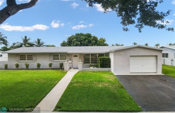 Original Owner - 1st time on market. Roof - 2021. Beautifully manicured front of home