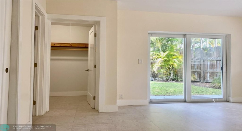 Master bath/walk-in closet