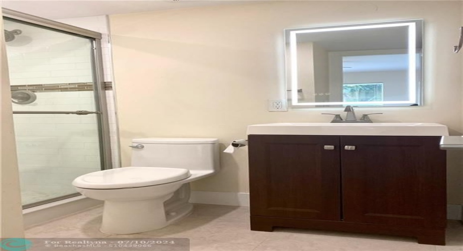 En-suite Master bath