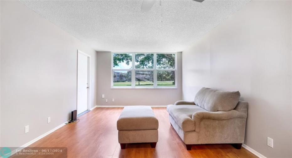 Bright & spacious living area