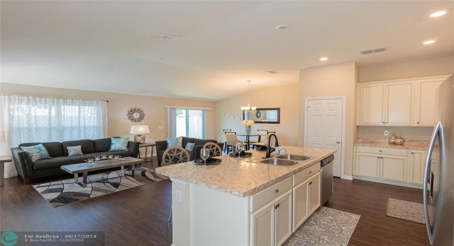 5160 NW Palm Trail Circle, Port St Lucie, FL Kitchen