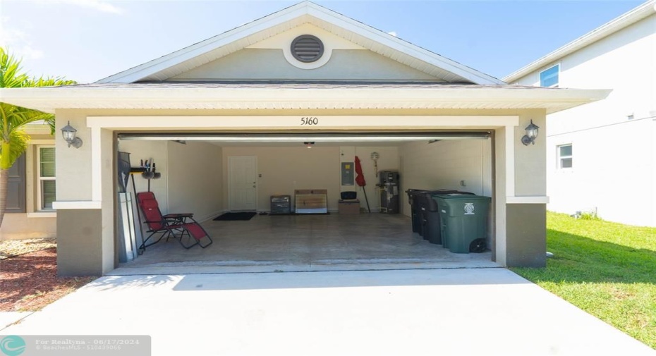 5160 NW Palm Trail Circle, Port St Lucie, FL Garage